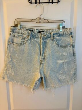 Like New- Wild Fable Super High-Rise Cutoff Shorts - Size 12 - Light Wash